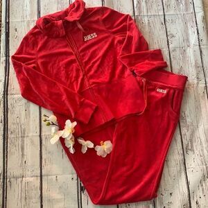 GUESS WOMEN’S FULL ZIP BOOTLEG SWEAT SUIT